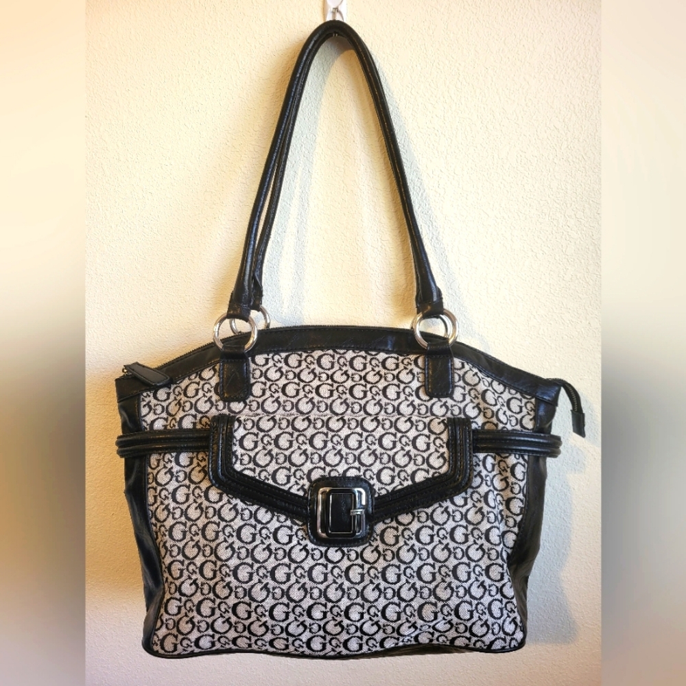 Guess Large Black Signature Canvas And Leather Shoulder Bag.